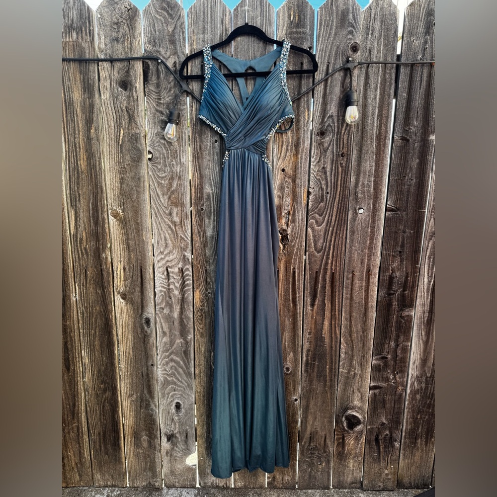La Femme Teal Open-Back V Neck Cutout Ball-Gown Prom Dress With Jewels Sz 2